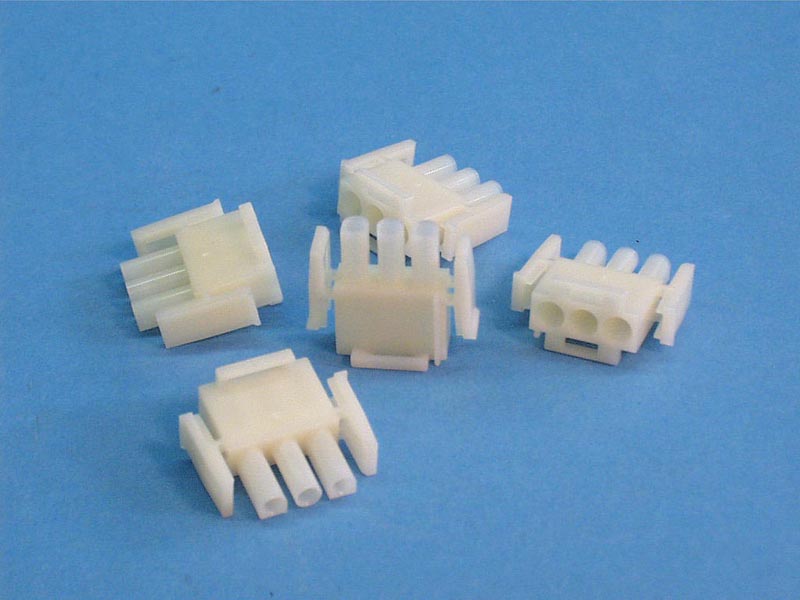 1-480700-5 - Plug, 3 Pin Amp Male, (5/pkg) - 1-480700-5