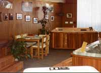 Store1.jpg (12477 bytes)